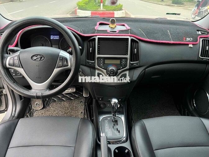 Hyundai i30cw 2010 Xám Tự động