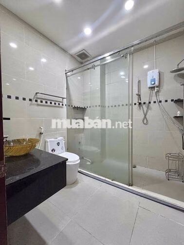 Cho thuê căn hộ balcony view Landmark đi bộ ra Metro Văn Thánh