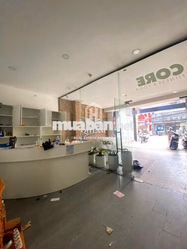 Nguyên căn MT 239 Lê Quang Định, BT. Dt: 6x35m, Kc: Trệt lửng 4 lầu