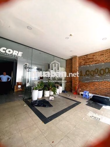 Nguyên căn MT 239 Lê Quang Định, BT. Dt: 6x35m, Kc: Trệt lửng 4 lầu