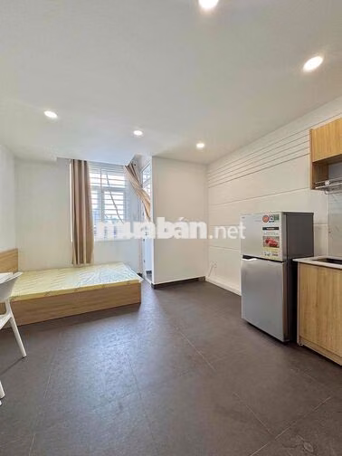 Cho thuê phòng trọ có balcony mới 100% ngay N4 Hàng Xanh - Landmark 81