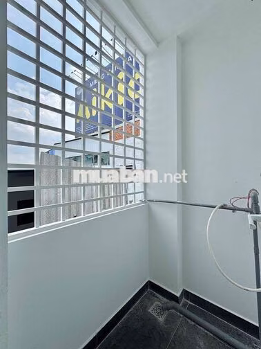 Cho thuê phòng trọ có balcony mới 100% ngay N4 Hàng Xanh - Landmark 81