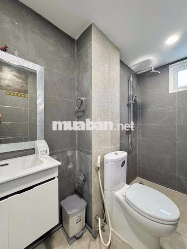 Cho thuê phòng trọ có balcony mới 100% ngay N4 Hàng Xanh - Landmark 81