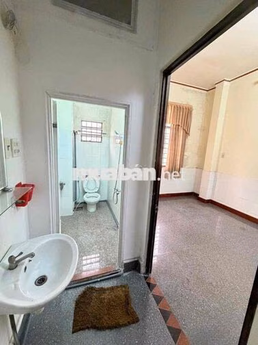 Nhà 3 phòng 3 máy lạnh gần Vincom Xuân Khánh