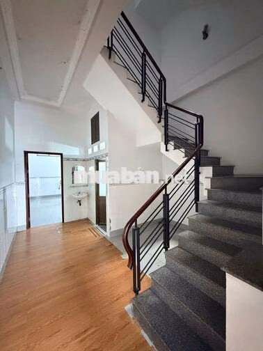 Nhà 3 lầu 4PN đường Lê Chân chỉ 11 triệu