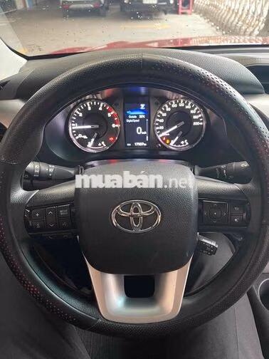 Toyota Hilux 2025 2.4AT 4X2 Đỏ 17.000 km