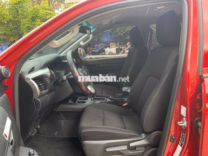 Toyota Hilux 2025 2.4AT 4X2 Đỏ 17.000 km