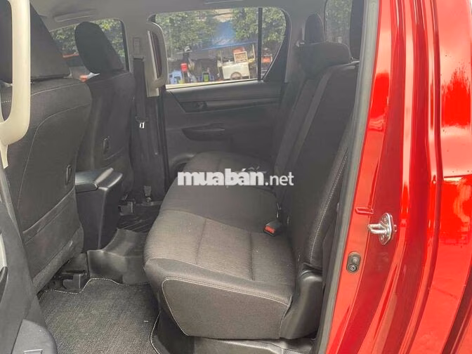 Toyota Hilux 2025 2.4AT 4X2 Đỏ 17.000 km