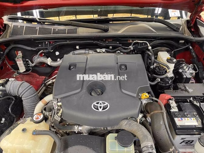 Toyota Hilux 2025 2.4AT 4X2 Đỏ 17.000 km