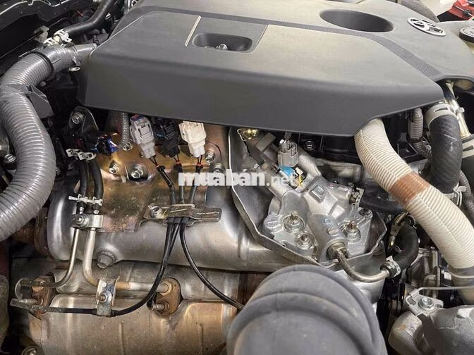 Toyota Hilux 2025 2.4AT 4X2 Đỏ 17.000 km