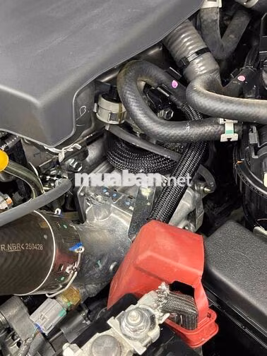 Toyota Hilux 2025 2.4AT 4X2 Đỏ 17.000 km