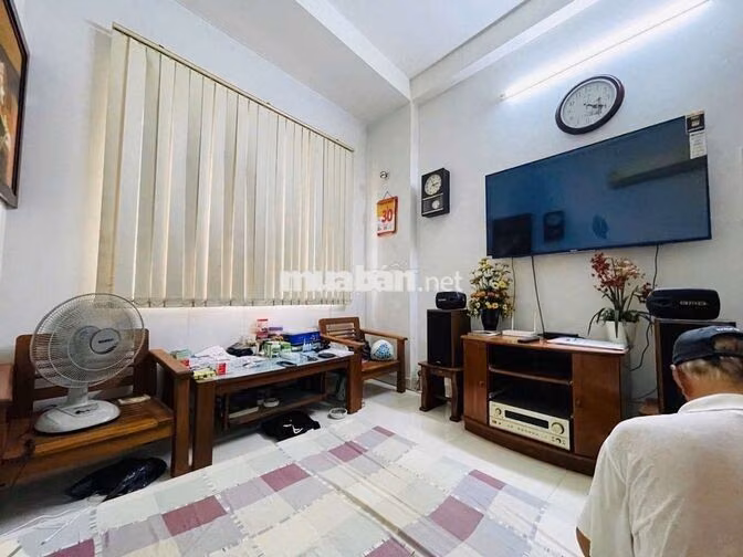 NHÀ 4 TẦNG 41M2 GẦN CHỢ BÀ CHIỂU, 4 PHÒNG NGỦ HẺM OTO VF3 CHỈ 5 TỶ