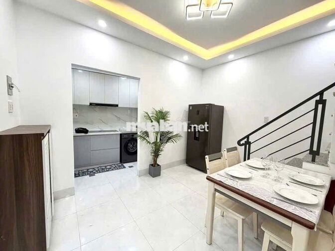 NHÀ 2 PHÒNG NGỦ - FULL NỘI THẤT- CÓ SÂN - GẦN BIỂN - KHU BẮC NHA TRANG