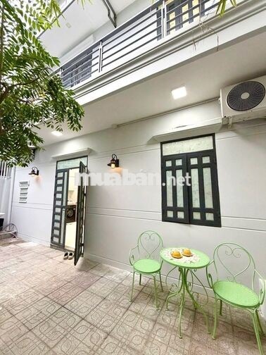 NHÀ 2 PHÒNG NGỦ - FULL NỘI THẤT- CÓ SÂN - GẦN BIỂN - KHU BẮC NHA TRANG
