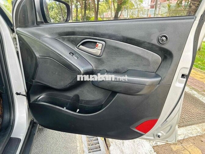 Hyundai Tucson Tự động Bạc