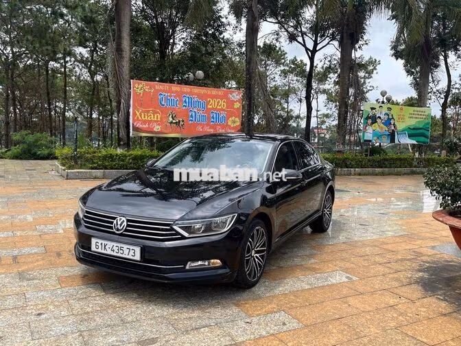 Volkswagen Passat Đen Tự động 5 chỗ