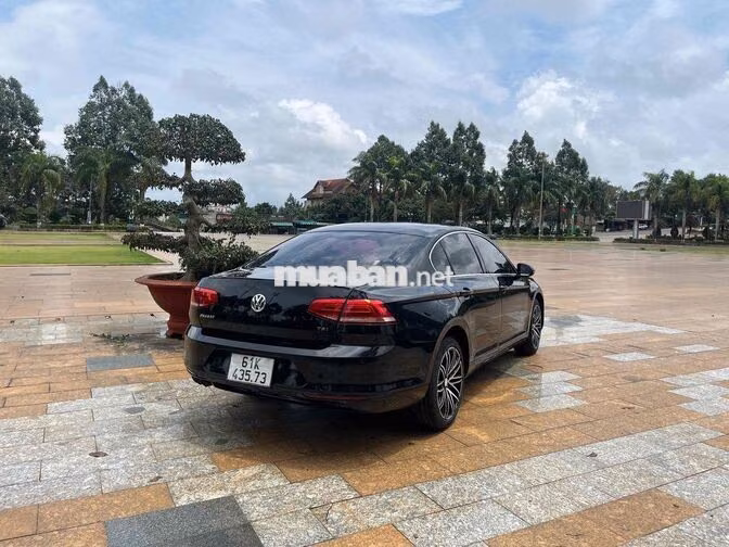 Volkswagen Passat Đen Tự động 5 chỗ