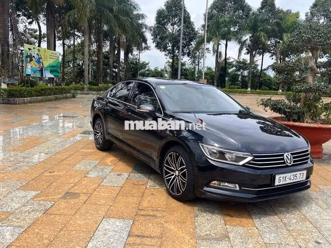 Volkswagen Passat Đen Tự động 5 chỗ