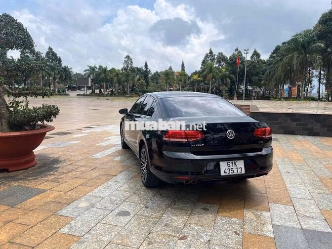 Volkswagen Passat Đen Tự động 5 chỗ