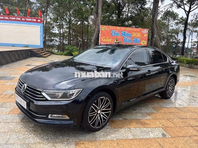 Volkswagen Passat Đen Tự động 5 chỗ