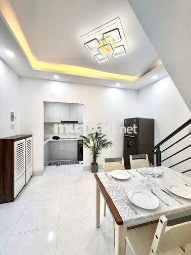 NHÀ 2 PHÒNG NGỦ - FULL NỘI THẤT- CÓ SÂN - GẦN BIỂN - KHU BẮC NHA TRANG