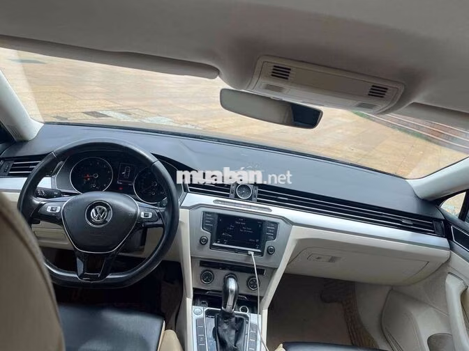 Volkswagen Passat Đen Tự động 5 chỗ