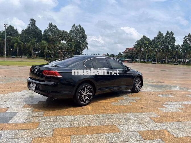 Volkswagen Passat Đen Tự động 5 chỗ