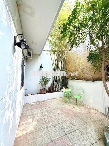 NHÀ 2 PHÒNG NGỦ - FULL NỘI THẤT- CÓ SÂN - GẦN BIỂN - KHU BẮC NHA TRANG