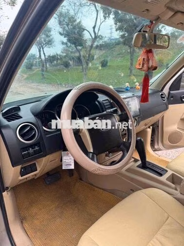 Ford Everest 2010 Tự động Dầu Vàng cát