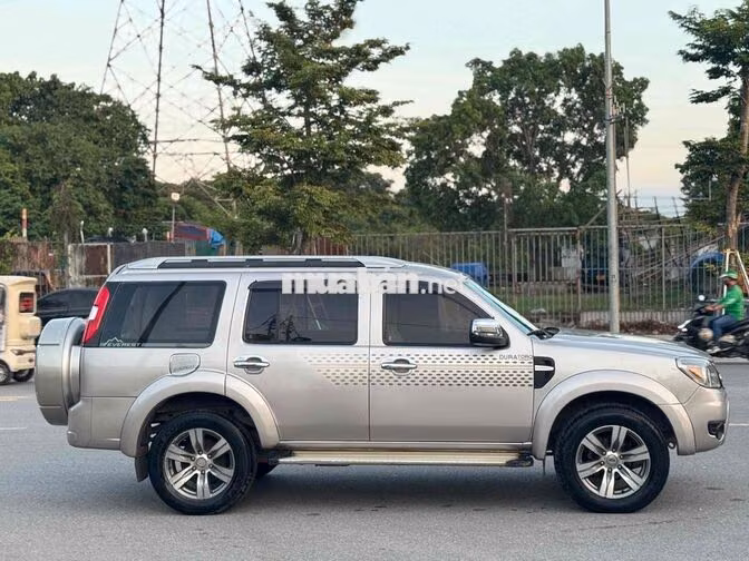 Ford Everest 2010 Tự động Dầu Vàng cát