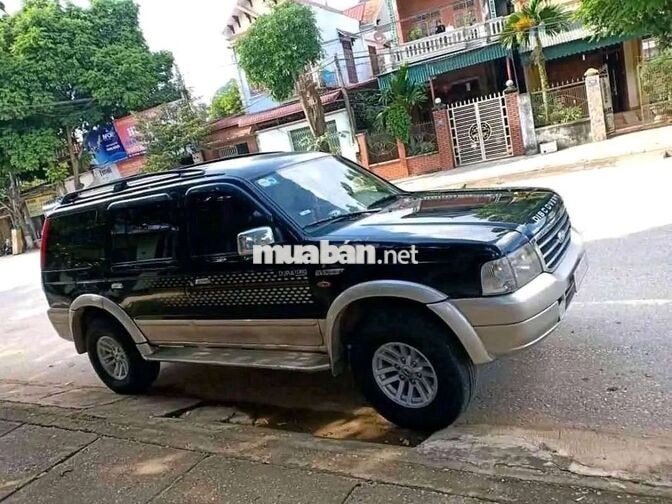 Ford Everest 7 chỗ Số sàn Dầu Đen
