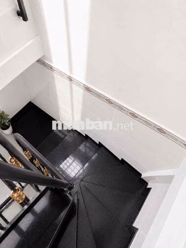 Hoa hồng 1% nhờ A,CE chạy phụ  🏡 BÁN NHÀ HẺM CÁCH MẠNG THÁNG 8