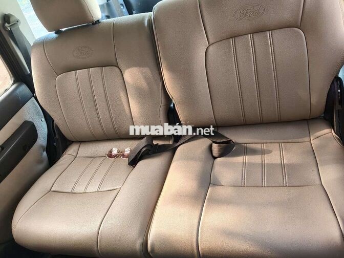 Ford Everest 7 chỗ Số sàn Dầu Đen