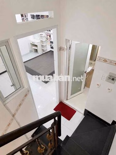 Hoa hồng 1% nhờ A,CE chạy phụ  🏡 BÁN NHÀ HẺM CÁCH MẠNG THÁNG 8