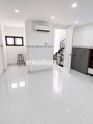 Hoa hồng 1% nhờ A,CE chạy phụ  🏡 BÁN NHÀ HẺM CÁCH MẠNG THÁNG 8