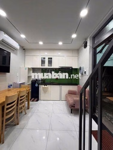 Nhà nguyên căn full nội thất sát mặt tiền Trương Định Q3 2PN+  và 3WC