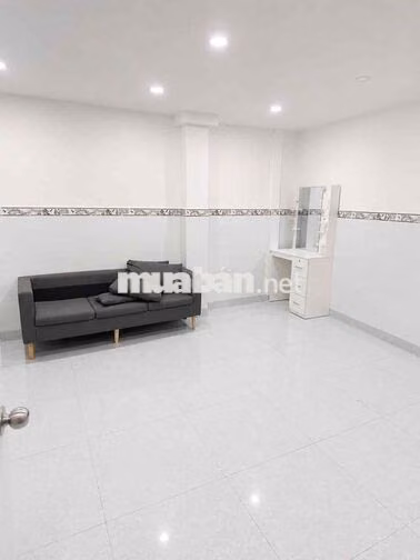 Hoa hồng 1% nhờ A,CE chạy phụ  🏡 BÁN NHÀ HẺM CÁCH MẠNG THÁNG 8
