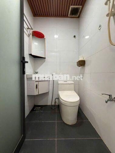 Nhà nguyên căn full nội thất sát mặt tiền Trương Định Q3 2PN+  và 3WC