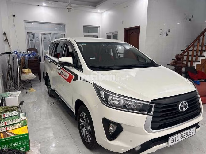 Toyota Innova E 2022 Trắng 7 chỗ