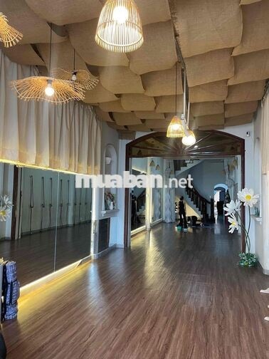 Nhượng mặt bằng Yoga bao cơ sở vật chất ( có sẵn)