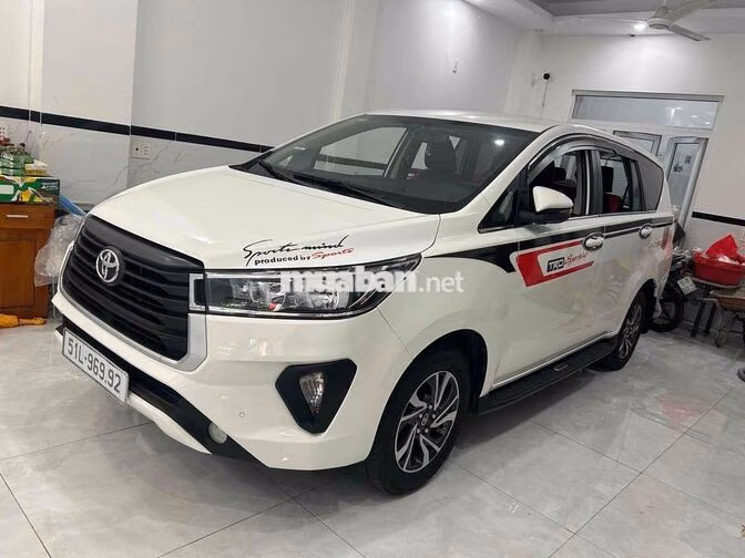 Toyota Innova E 2022 Trắng 7 chỗ