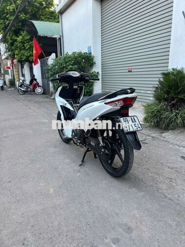 Cần bán Future 2025 Trắng 125Fi đèn led, odo1500km
