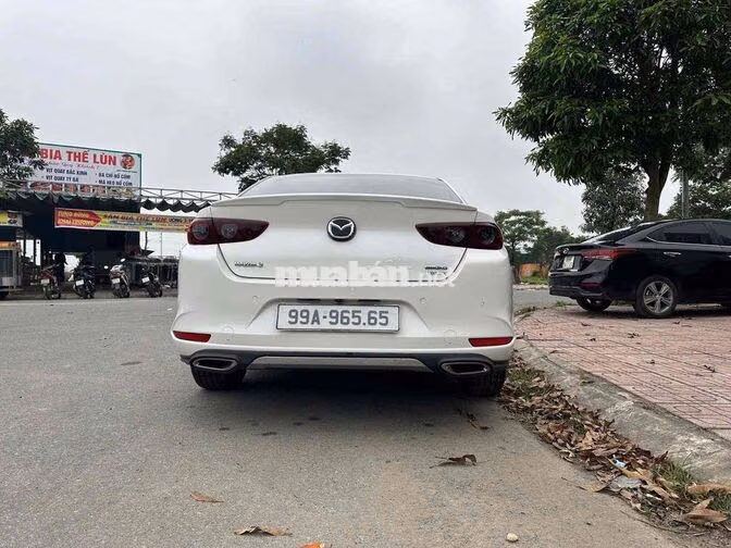 Mazda Mazda3 2022 Luxury Trắng 8 vạn km
