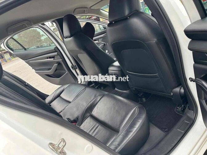 Mazda Mazda3 2022 Luxury Trắng 8 vạn km