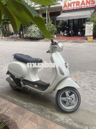 Piaggio Vespa 2011 Trắng