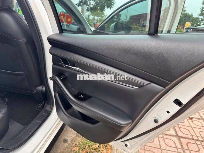 Mazda Mazda3 2022 Luxury Trắng 8 vạn km