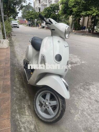 Piaggio Vespa 2011 Trắng