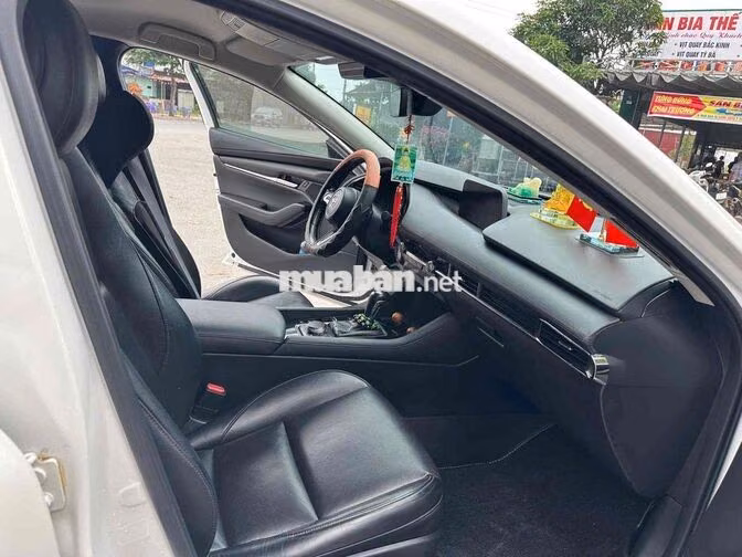 Mazda Mazda3 2022 Luxury Trắng 8 vạn km