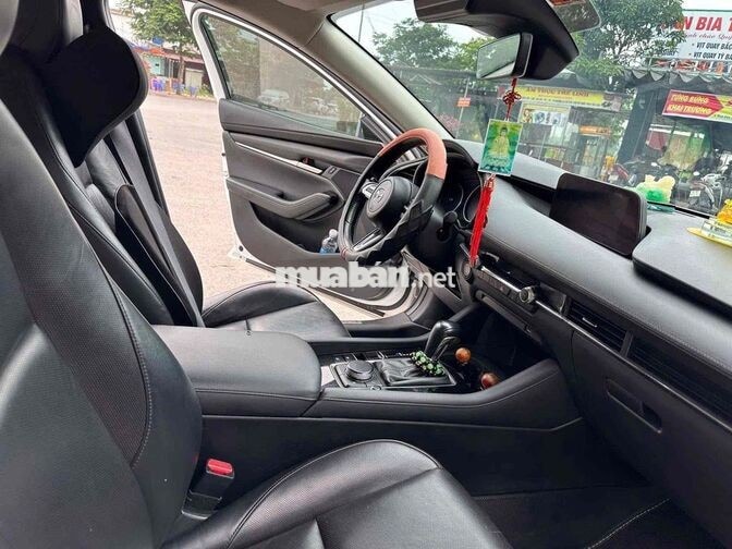 Mazda Mazda3 2022 Luxury Trắng 8 vạn km