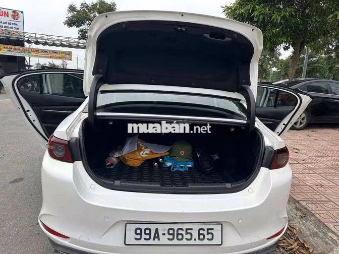 Mazda Mazda3 2022 Luxury Trắng 8 vạn km